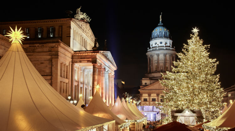 Gendarmenmarkt Christmas market in Berlin at night
